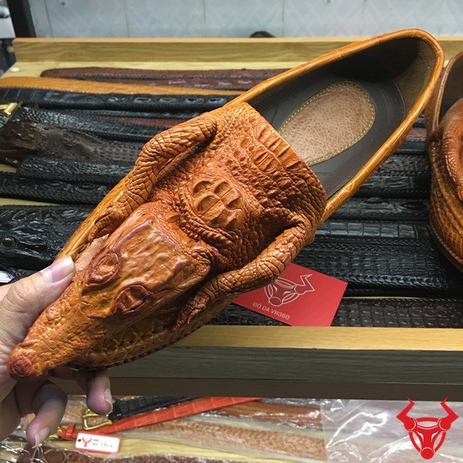 Giày Da Cá Sấu Nam Nguyên Con GC7A10: Sự phối hợp độc đáo giữa chất liệu da cá sấu và phong cách thời trang