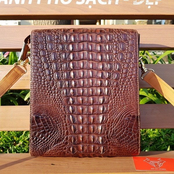 Túi đeo chéo nam da cá sấu TI0104 - Thiết kế đẳng cấp và sang trọng, phù hợp với nhiều phong cách thời trang