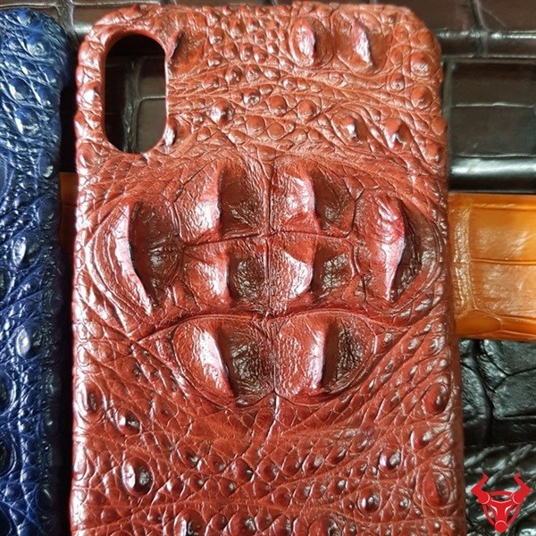 "Kết hợp hoàn hảo giữa thẩm mỹ và bảo vệ: Ốp lưng da cá sấu iPhone XS Max gù nâu đỏ"