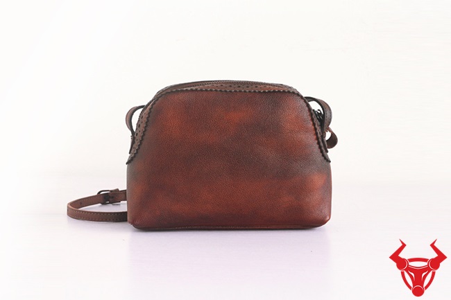 Túi đeo chéo nữ handmade da bò TDN08 - Thương hiệu túi xách handmade uy tín và chất lượng hàng đầu.