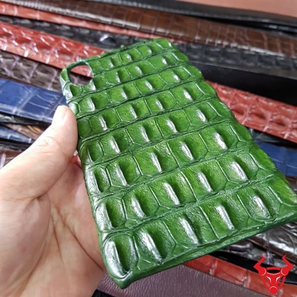 "Bảo vệ toàn diện: Ốp lưng da cá sấu iPhone X gai lưng xanh lá chất lượng"