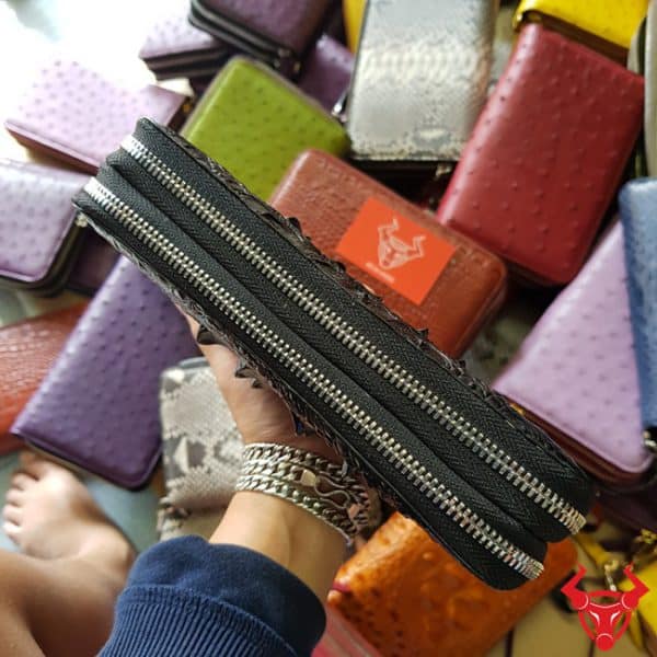 Khám phá tính năng đặc biệt của ví cầm tay nữ da cá sấu 2 khuôn lồi - sản phẩm đáng mua nhất trong năm
