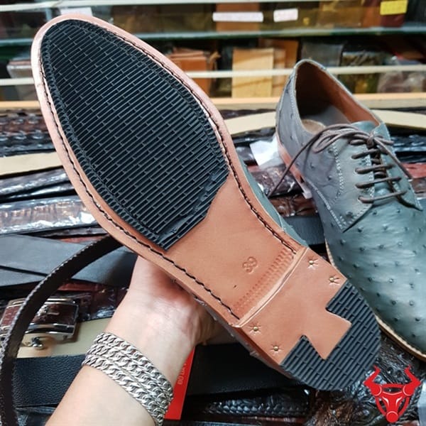 Giày Tây Đà Điểu Da Bụng Màu Xám Tro GA15D3: Sự phối hợp độc đáo giữa chất liệu da đà điểu và phong cách thời trang