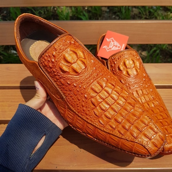 "Giày da cá sấu nam giá rẻ GB6A4: Sự kết hợp hoàn hảo giữa giá trị và chất lượng"