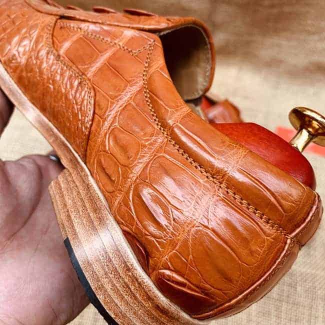 "Giày tây da cá sấu gai đuôi GBA: Kết hợp hoàn hảo giữa chất lượng và thiết kế đẳng cấp"