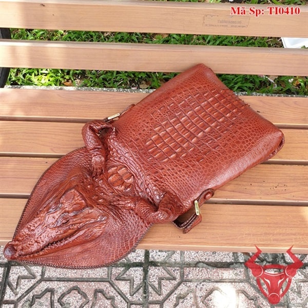 Túi đeo chéo đầu da cá sấu TIA10 - Sự kết hợp tinh tế giữa chất liệu da cá sấu thật và thiết kế đẳng cấp