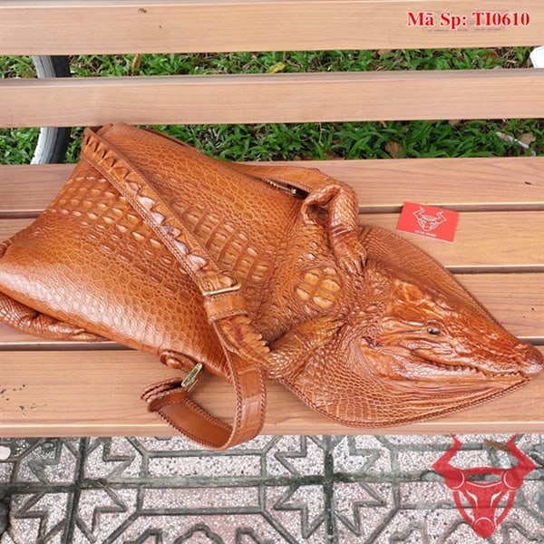 Túi đeo chéo đầu da cá sấu TIA10 - Sự phối hợp hài hòa giữa sự tiện dụng và sự đẳng cấp