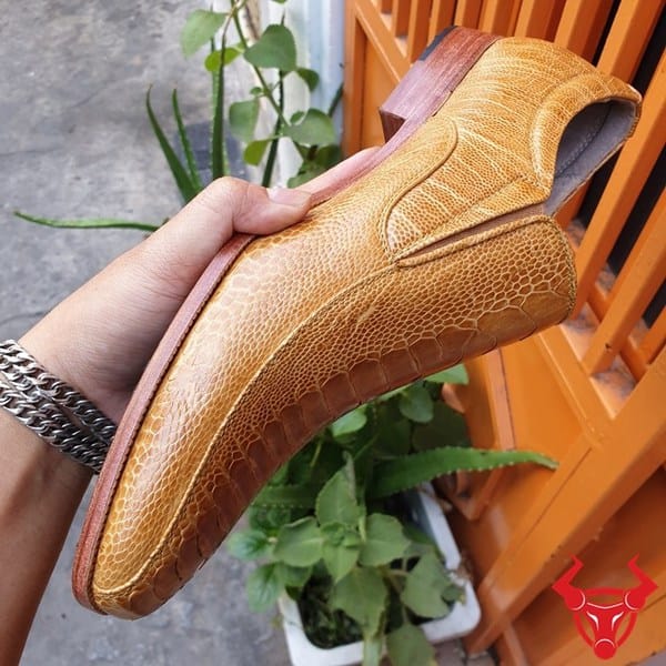 Giày Tây Da Đà Điểu Chân Gai Vàng Bò GB06D1: Sự tự tin và sự phong cách của quý ông hiện đại