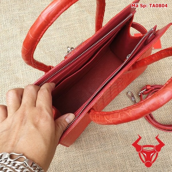 Túi xách nữ đeo chéo da cá sấu gù đỏ tươi - TAA4: Thiết kế tối giản, đơn giản nhưng sang trọng