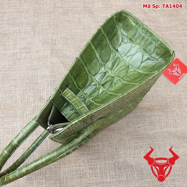 Túi xách nữ đeo chéo da cá sấu gù đỏ tươi - TAA4: Chất liệu da cao cấp, bền đẹp và dễ dàng vệ sinh