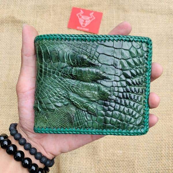 ví da cá sấu ngang bàn tay đan viền màu xanh lá