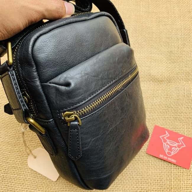 Túi đeo chéo nam da bò VEG cao cấp A16 - sự kết hợp hoàn hảo giữa phong cách và tính tiện dụng.