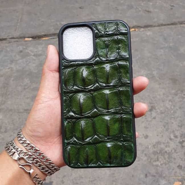 "Thiết kế độc đáo: Ốp lưng da cá sấu siêu mỏng cho iPhone 12"
