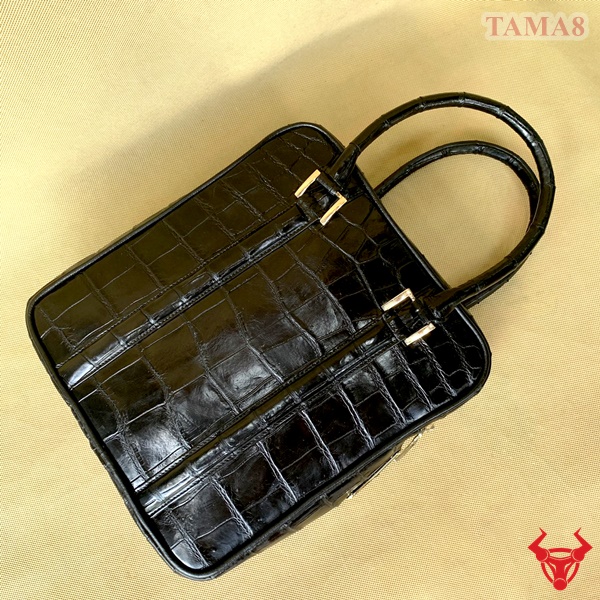 Túi cá sấu khoá vân tay TAMA8: Thiết kế sang trọng với tính năng bảo mật cao