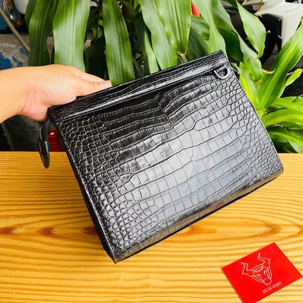 Clutch Da Cá Sấu Màu Đen CKA8, sang trọng, tiện dụng, chất liệu cao cấp.