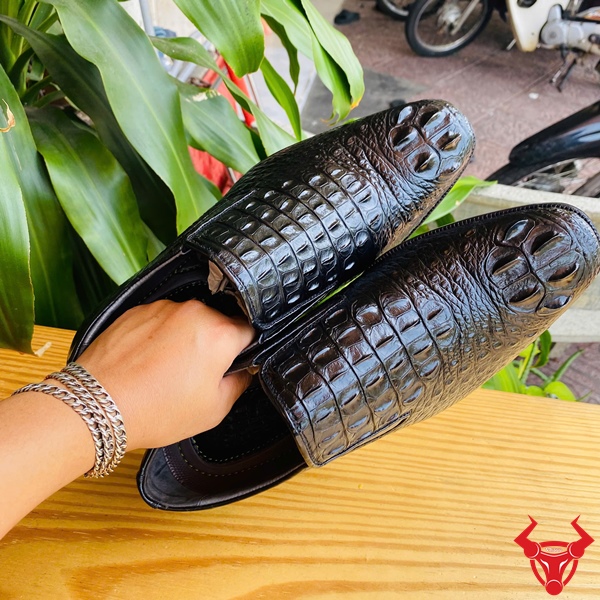 Giày Tây Nam Da Cá Sấu GBA4 – Phong Cách Quý Ông Giày tây da cá sấu GBA4 – Phong cách đẳng cấp cho quý ông.