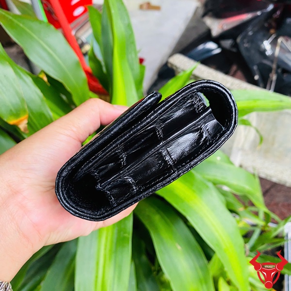 Bao da đeo thắt lưng vân cá sấu – Phong cách doanh nhân thành đạt Bao đựng điện thoại 2 ngăn da cá sấu cho doanh nhân lịch lãm.
