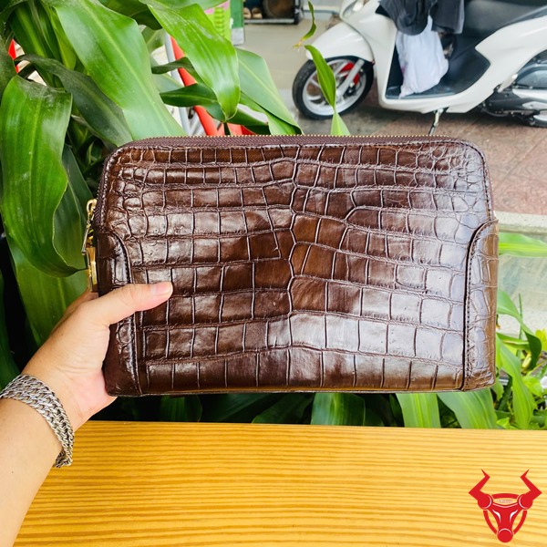 Clutch CIAA8 Màu Nâu – Phụ Kiện Nam Giới Thời Thượng Clutch cá sấu thời trang dành cho phong cách quý ông hiện đại