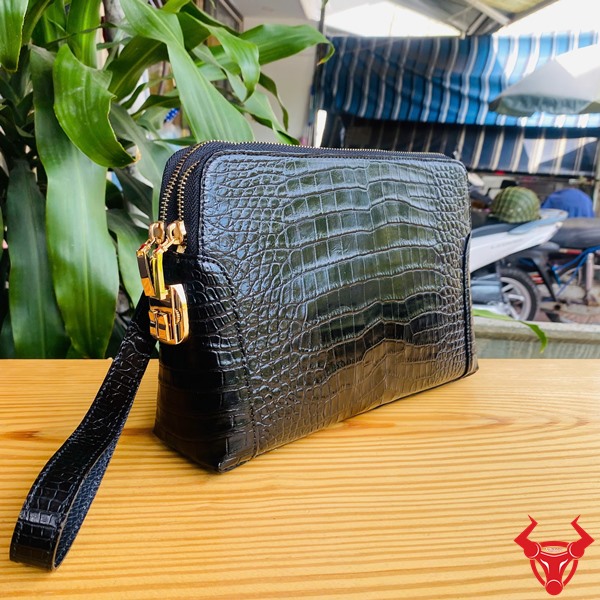 Clutch CIAA8 Da Bụng Cá Sấu – Thiết Kế Cao Cấp, Sang Trọng Clutch cá sấu đen với thiết kế tối giản và đường nét tinh tế