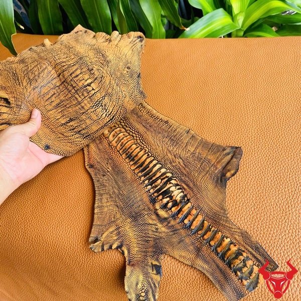 Da chân đà điểu wax màu vàng bò, mềm mại, dễ chế tác, phù hợp phong thủy.
