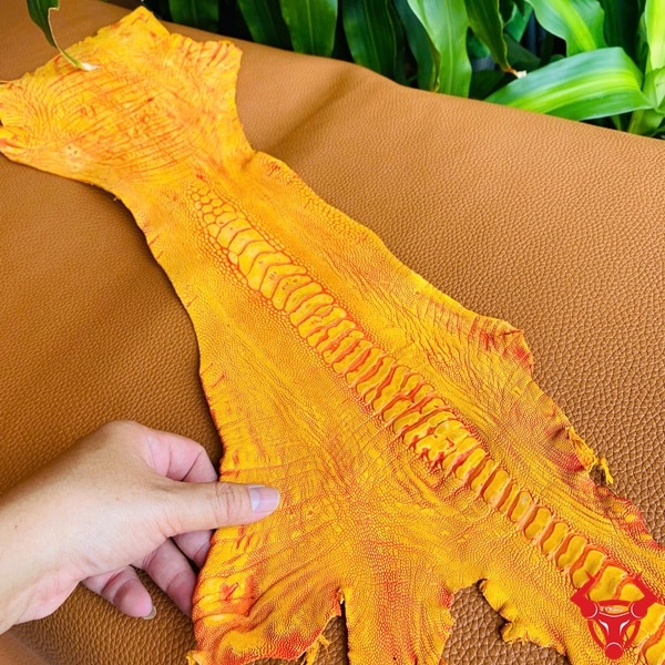 Da chân đà điểu wax màu vàng cam, lý tưởng cho các sản phẩm cao cấp và phong thủy tốt.