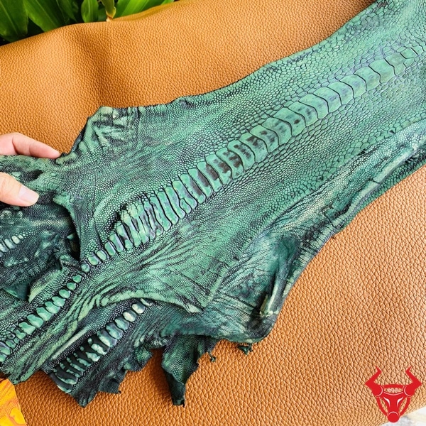 Da chân đà điểu wax màu xanh lá, dễ chế tác, hợp phong thủy.