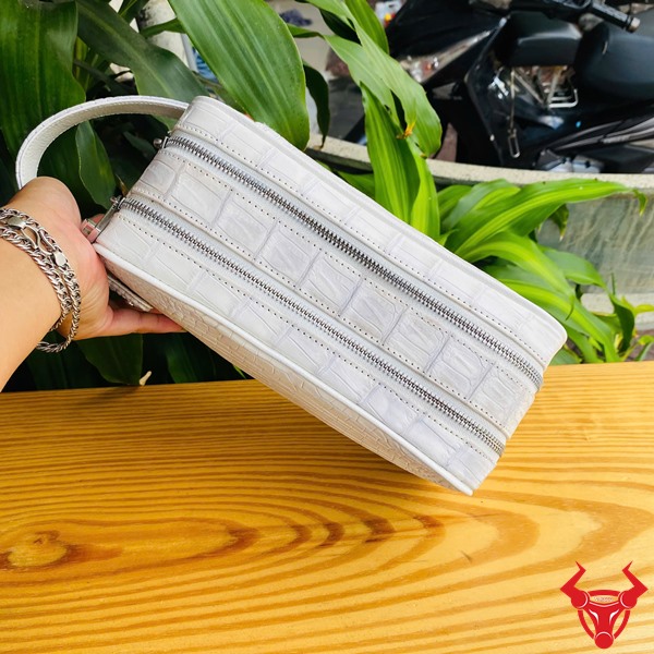 CGA8 – Clutch da bụng cá sấu màu trắng đắt giá, nổi bật Clutch hộp da cá sấu màu trắng, thiết kế tối giản đầy cuốn hút