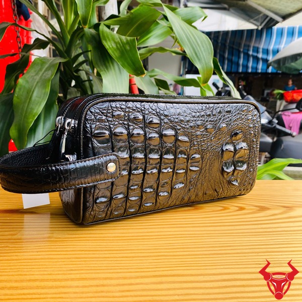 CGA4 – Clutch gù cá sấu đen với công nghệ nhuộm màu cao cấp Túi da cá sấu gù màu đen sang trọng dành cho doanh nhân