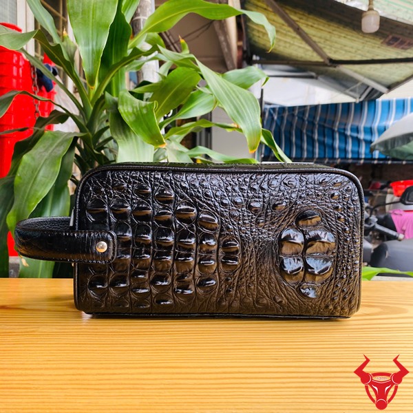 Clutch da cá sấu gù CGA4 màu đen – Sang trọng và quyền lực Túi clutch hộp da cá sấu gù màu đen cao cấp, phong cách quý ông