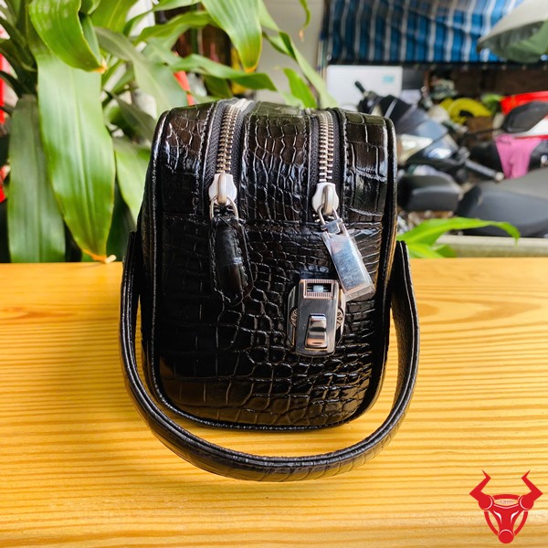 Clutch Đen Da Cá Sấu CGA8 – Phụ Kiện Sang Trọng Bậc Nhất Túi clutch da cá sấu màu đen dành cho doanh nhân.