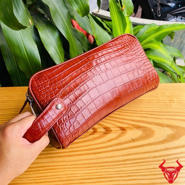 CGA8 Clutch – Thời Trang & Độ Bền Tối Ưu Clutch da cá sấu CGA8 đơn giản và tinh tế.