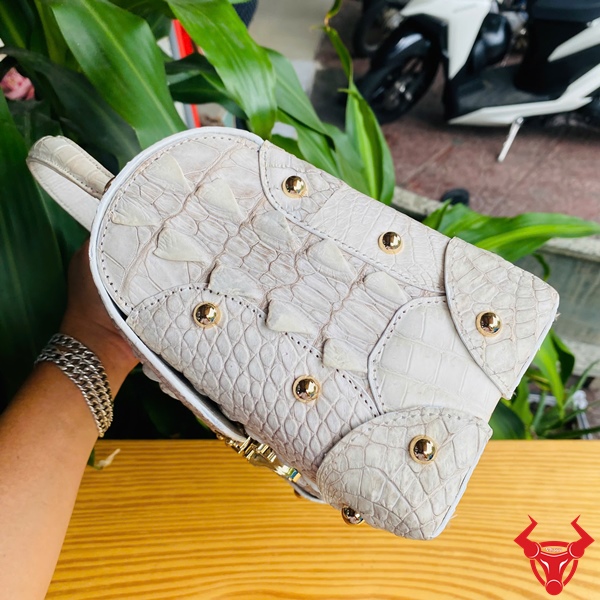 MS05 – Đỉnh Cao Của Sự Tinh Tế Và Thời Trang Túi xách nữ bằng da cá sấu bạch tạng thật, phong cách thời thượng.