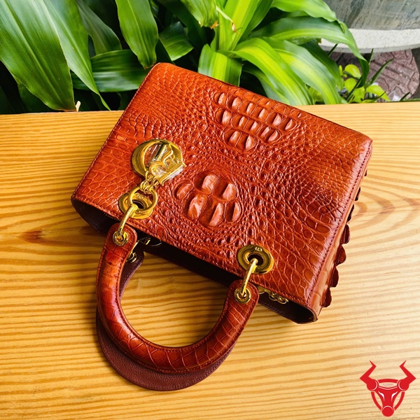 Túi Xách Nữ TDA4 - Đẳng Cấp Và Sang Trọng Túi xách TDA4, cao cấp và sang trọng, mang lại sự tự tin cho những quý cô sành điệu.