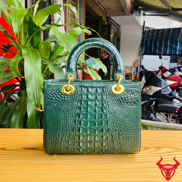 Túi Xách Nữ TDA4 - Đẳng Cấp Và Phong Cách Túi xách TDA4, màu xanh lá, mang đến sự khác biệt và nổi bật cho phong cách của bạn.