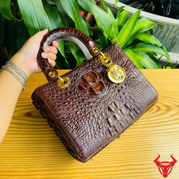 Túi Xách Nữ TDA4 - Chất Liệu Cao Cấp, Thiết Kế Đẳng Cấp Túi xách TDA4, màu nâu sang trọng, mang đến sự khác biệt và phong cách thời trang đỉnh cao.