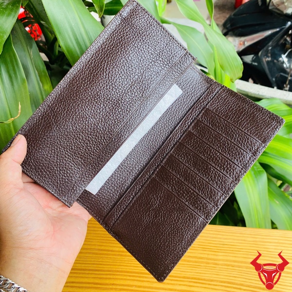 Ví cầm tay nam chất liệu da cá sấu cao cấp Ví da bụng cá sấu gập đôi màu nâu sậm, cao cấp và thời thượng