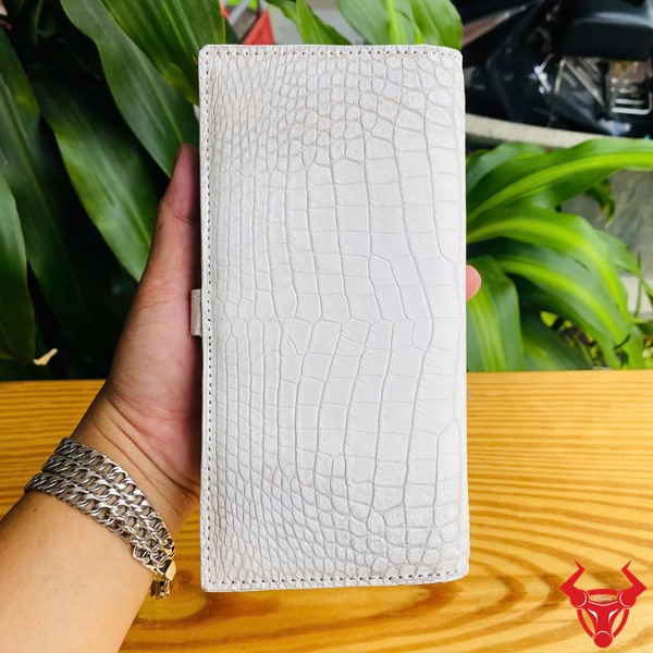 Phụ Kiện Thời Trang Nữ Da Cá Sấu – Thanh Lịch Và Cá Tính Ví cầm tay nữ da thật cá sấu trắng thanh thoát