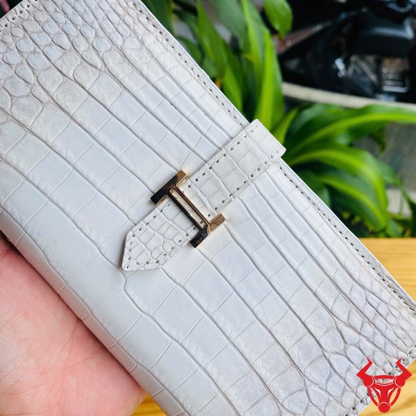 Ví Nữ Da Cá Sấu Trắng – Gu Thẩm Mỹ Tinh Tế, Đẳng Cấp Ví nữ da bạch tạng cao cấp, vân cá sấu tự nhiên