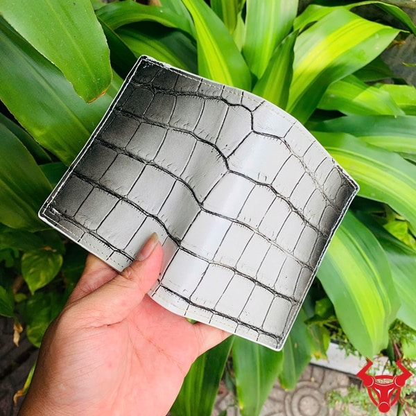 Ví Da Bụng Cá Sấu Màu Trắng Phối Vân Đen VJA8 - Món Phụ Kiện Thời Trang Độc Lạ.