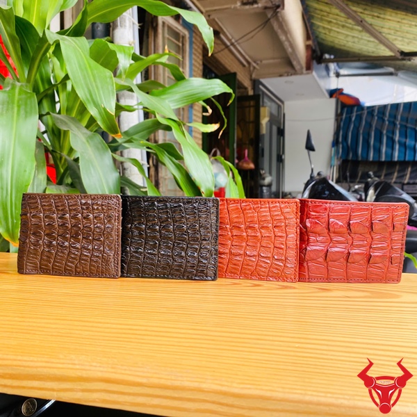 Ví mini VFA1 – Sang trọng từ từng chi tiết Ví mini da lưng cá sấu đen sang trọng – phụ kiện thời trang hoàn hảo.