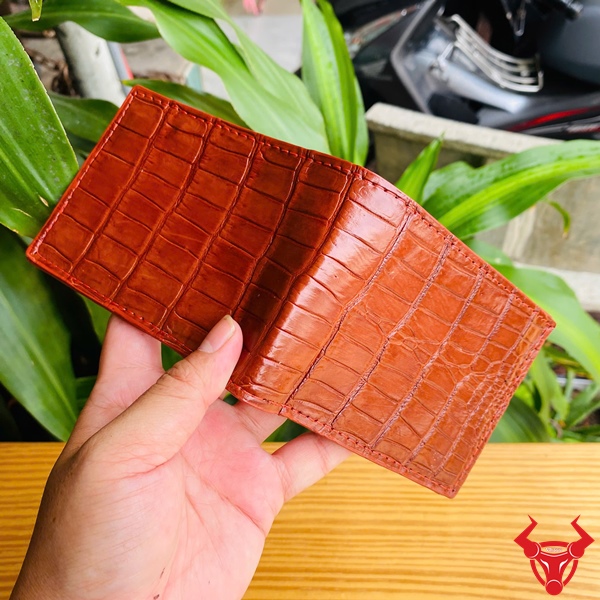 Ví VFA8 – Phụ Kiện Nhỏ Gọn Cho Phái Mạnh Hiện Đại Ví da thật nhỏ gọn VFA8 làm từ da bụng cá sấu cao cấp.