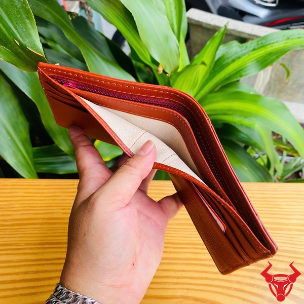 Ví Nam Da Thật VFA8 – Gọn Nhẹ, Lịch Lãm Ví mini cao cấp VFA8 với vân da bụng cá sấu tự nhiên.