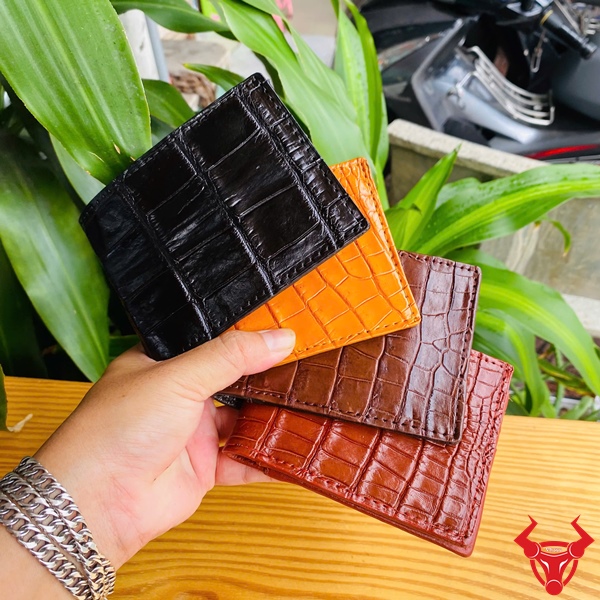 Phụ kiện nam cao cấp – ví da cá sấu thật màu đen Ví mini doanh nhân VFA8 làm từ da cá sấu thật.