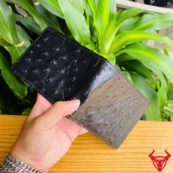 Đẳng Cấp Nam Giới – Ví Da Thật VCD3 Sang Trọng Chiếc ví đen từ da bụng đà điểu thật, với họa tiết tự nhiên nổi bật.