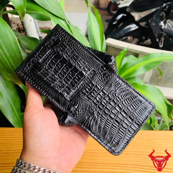 Đẳng Cấp Nam Tính – Bao Da Thắt Lưng Đầu Cá Sấu Chính Hãng Bao da cá sấu đeo thắt lưng với thiết kế đầu cá sấu nguyên bản thủ công.