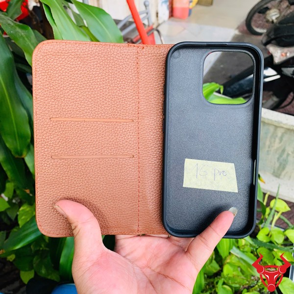 Bao Da Cá Sấu Thật Cho iPhone 16 Pro – Đẳng Cấp Quý Ông Bao da iPhone 16 Pro da cá sấu thật cho quý ông lịch lãm.
