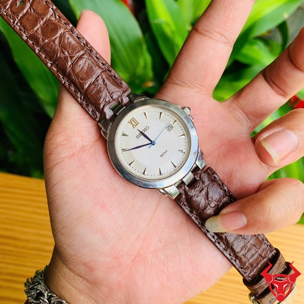 Dây đeo tay Seiko da cá sấu – Lựa chọn quý ông Dây đồng hồ Seiko với chi tiết vân da cá sấu.