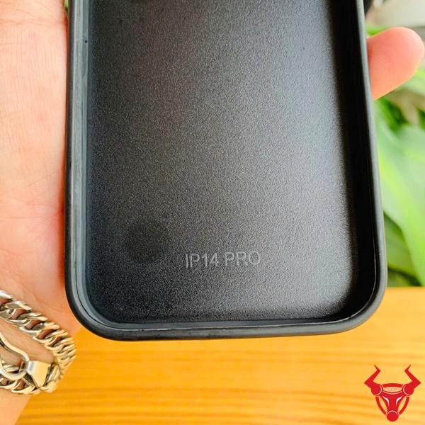 Đẳng cấp thời trang với ốp lưng da cá sấu iPhone 14Pro EXAA8 Ốp lưng iPhone 14Pro da cá sấu đen, thời trang, nâng tầm, tiện ích.