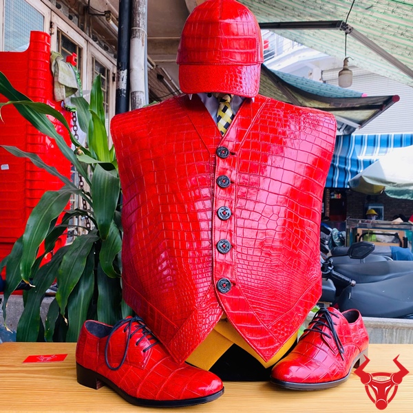 Phối đồ với áo vest da cá sấu Phối đồ với áo vest da cá sấu
