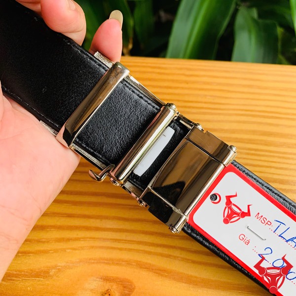 Thắt Lưng TLA17 - Phong Cách Lịch Lãm, Đẳng Cấp Và Sang Trọng Hình ảnh thắt lưng da cá đuối TLA17, chất liệu cao cấp, mang vẻ sang trọng và đẳng cấp trên tay.